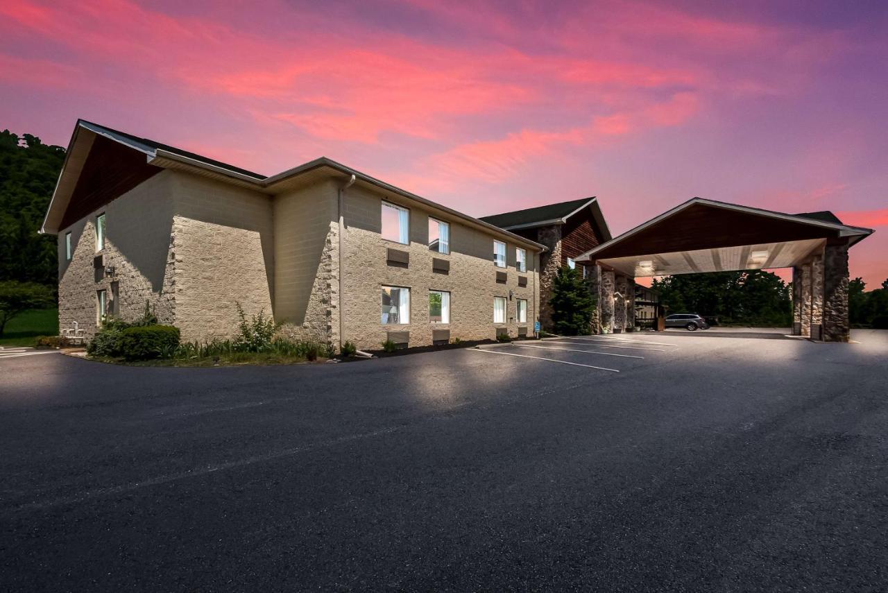 Surestay Plus Hotel By Best Western Berkeley Springs Bagian luar foto