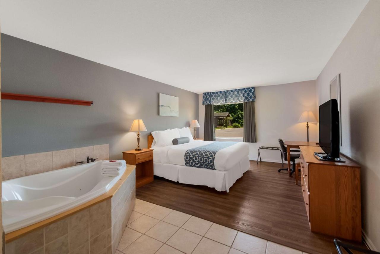 Surestay Plus Hotel By Best Western Berkeley Springs Bagian luar foto