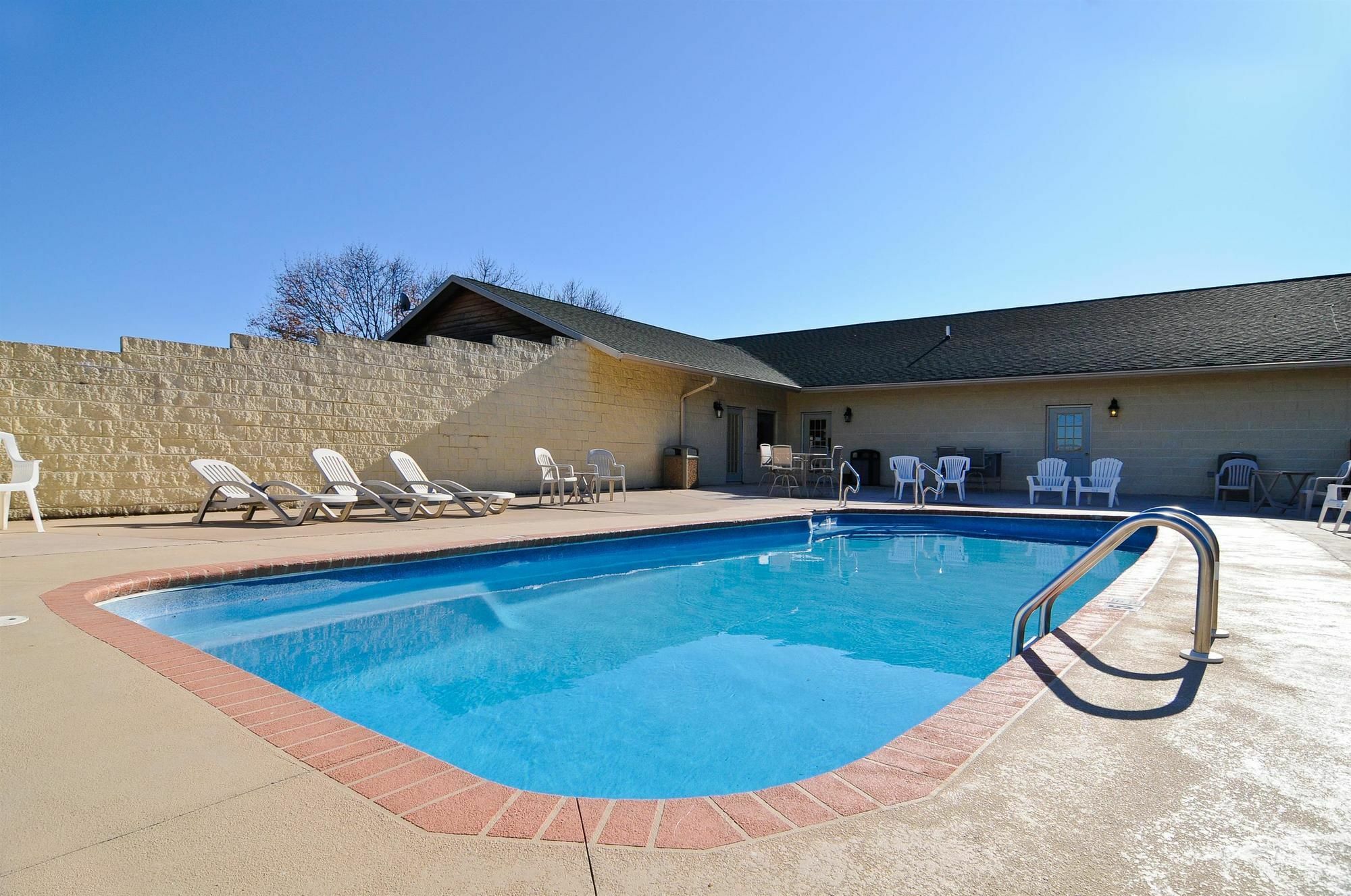 Surestay Plus Hotel By Best Western Berkeley Springs Bagian luar foto